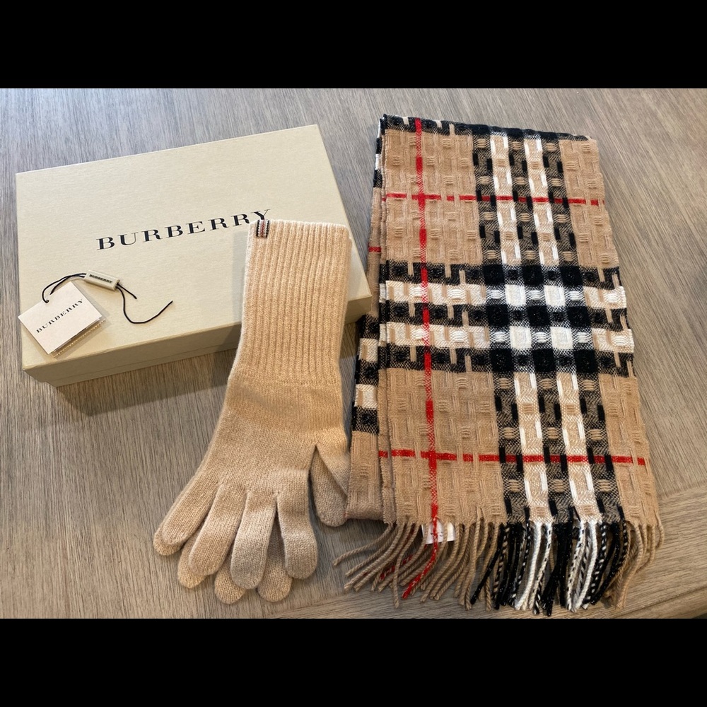 Scarf and gloves